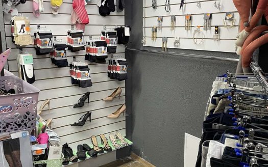 Продажа. Магазин фирменной одежды»В ГОСТЯХ У ЛИСА»