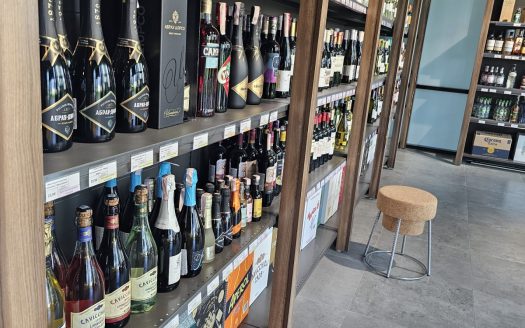 Продается новый винный магазин-кафе в Минске