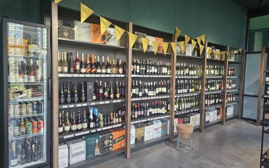 Продается новый винный магазин-кафе в Минске